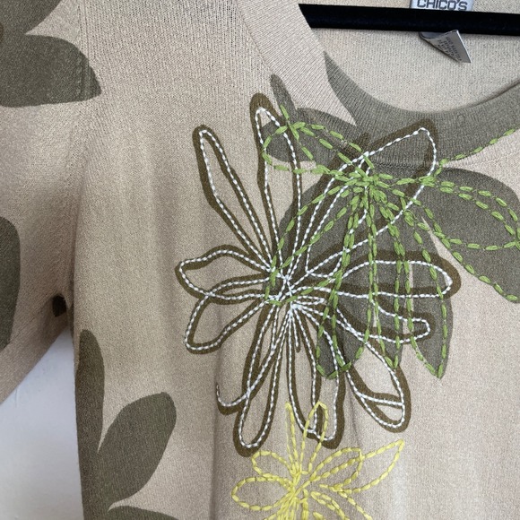 Chicos Floral Embroidered Sweater Womens Size M Tan Olive Green Scoop Neck - Picture 2 of 7